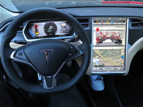 tesla_model_s_digital_panels_720