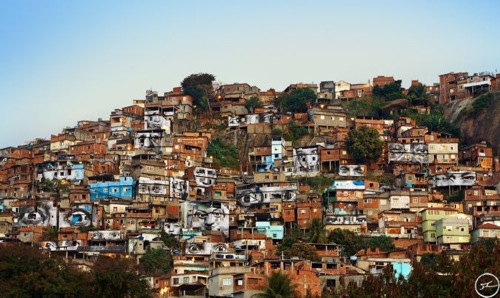 28 millimetres women are heroes action dans la favela morro da providencia favela de jour rio de janeiro bresil 2008